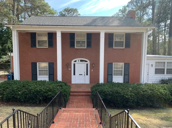 1809 Lakeshore Dr, Fayetteville, NC 28305