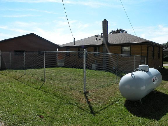 3rd image of 1041 E Dewey St