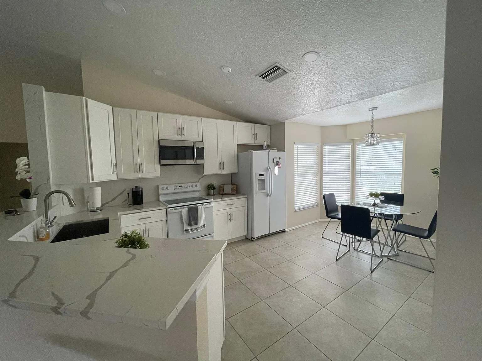 4131 Westminster Dr — Photo 2