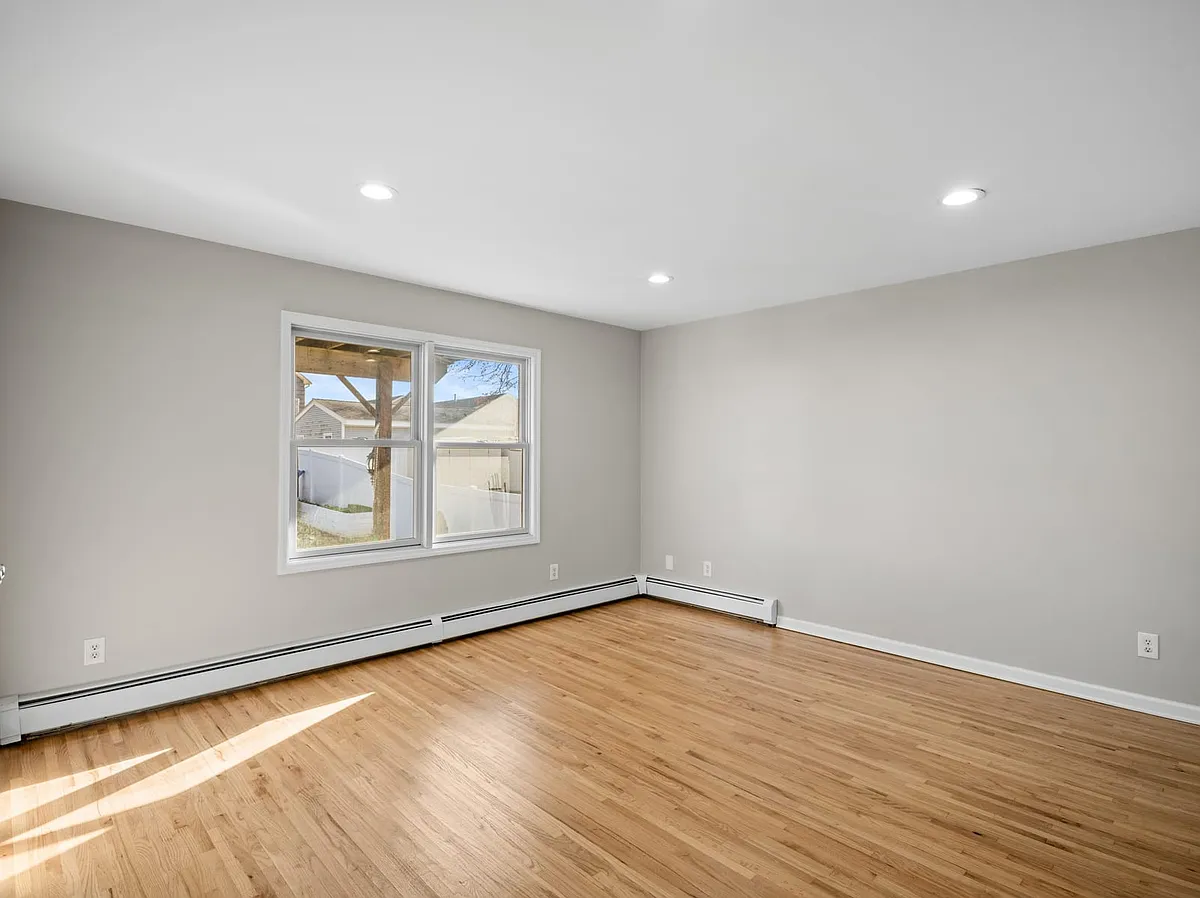 Building Photo - 132 Clinton Pl #1