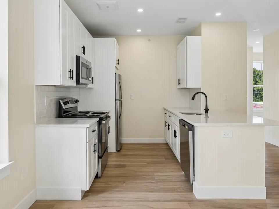 1BR, 1BA - 937SF - Kitchen