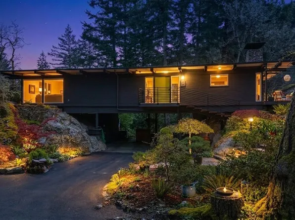 4513 Edgewood Pl, Saanich, BC V8X 2N8