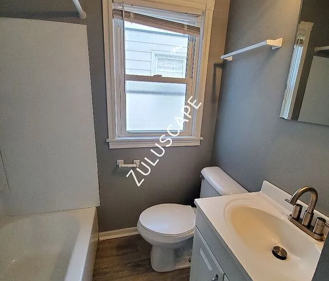 1700 Harding Ave — Photo 11