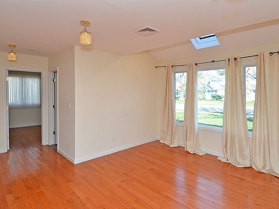 3rd image of 38 Wakefield Ave