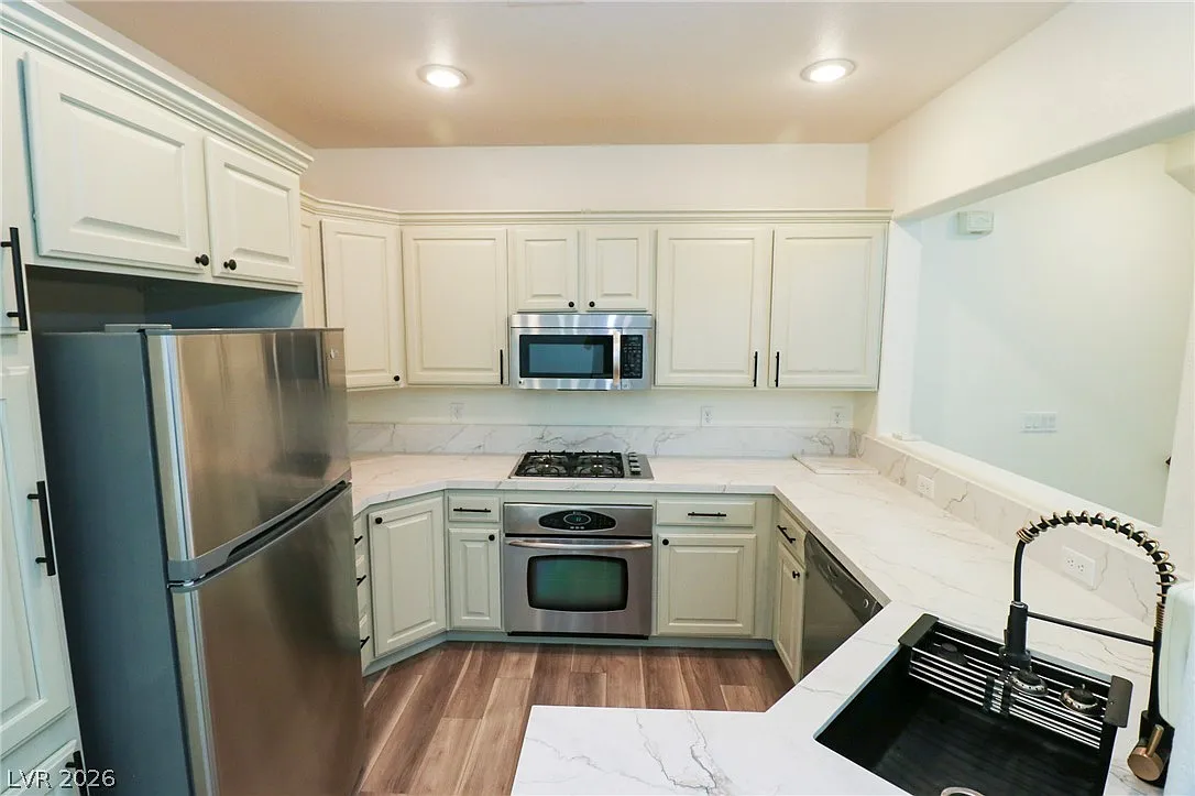 2 bed, 2.5 bath, 1489 sqft, $2,299 — Photo 4