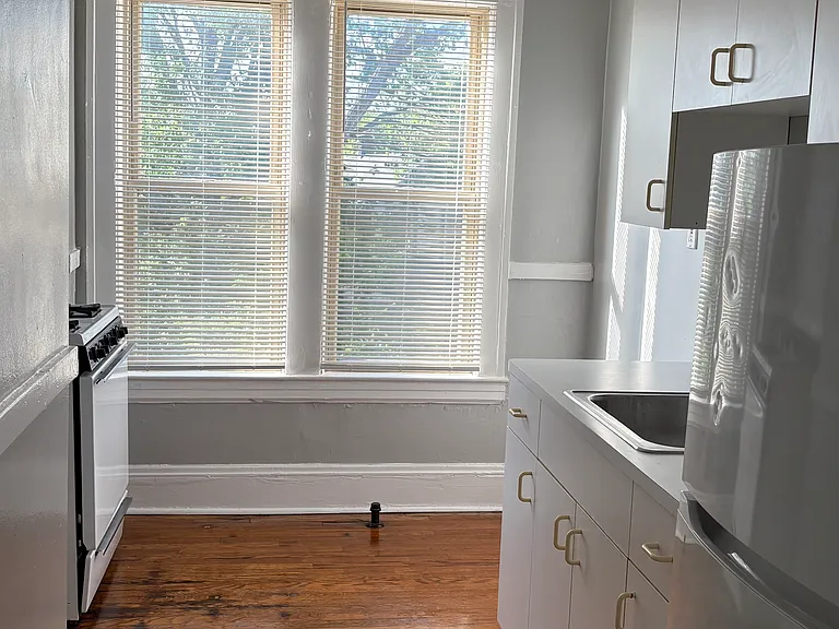 2651 Euclid Heights Blvd #12 — Photo 2