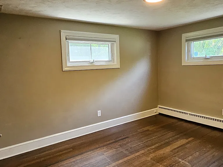 354 East St — Photo 4