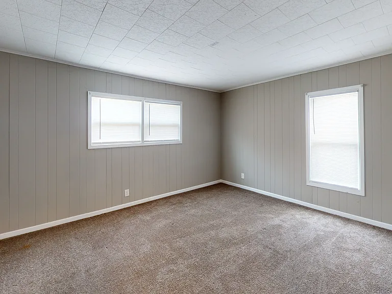 1303 Hemlock Ave — Photo 4