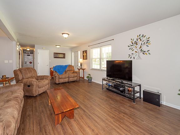 4th image of 6925 Heatherbrook Dr