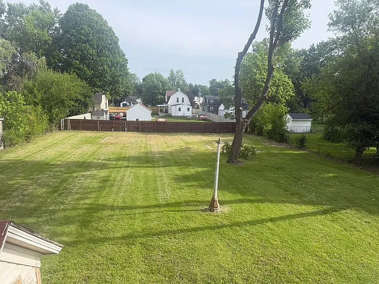 1135 Summit St — Photo 8