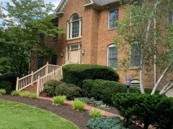 211 London Downs Dr, Forest, VA 24551