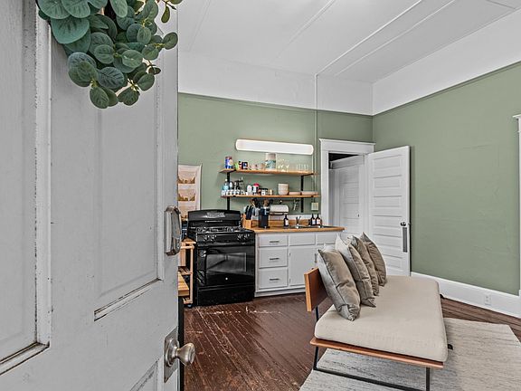 4th image of 693 Boulevard APT 1