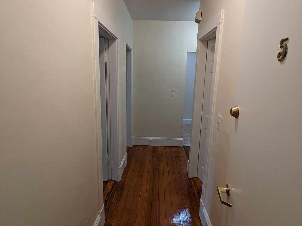 1st image of 132.5 Oxford St #5