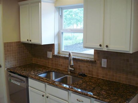 5th image of 913 Laguna Dr