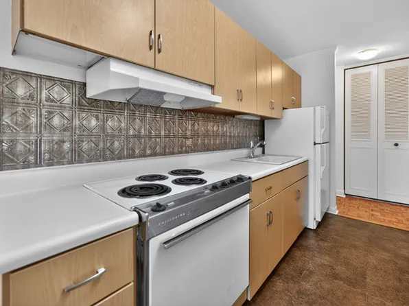 543 Burlington Ave APT 204, Downers Grove, IL 60515