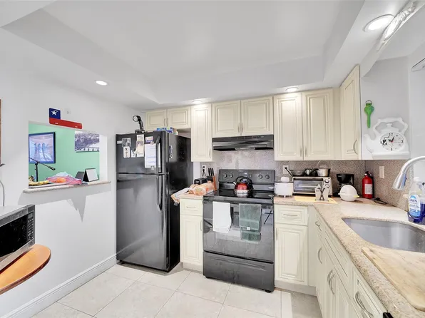 9401 Sunrise Lakes Boulevard #111, Sunrise, FL 33322