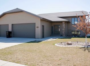 2457 States Blvd, Dickinson, ND 58601