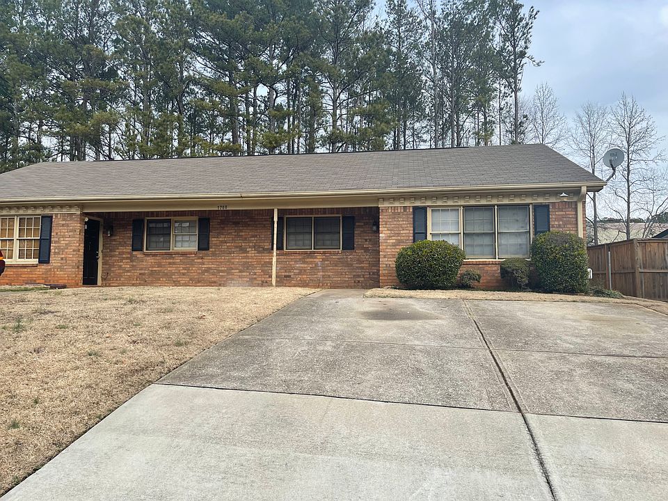 1st image of 1760 Southgate Ln SE #B