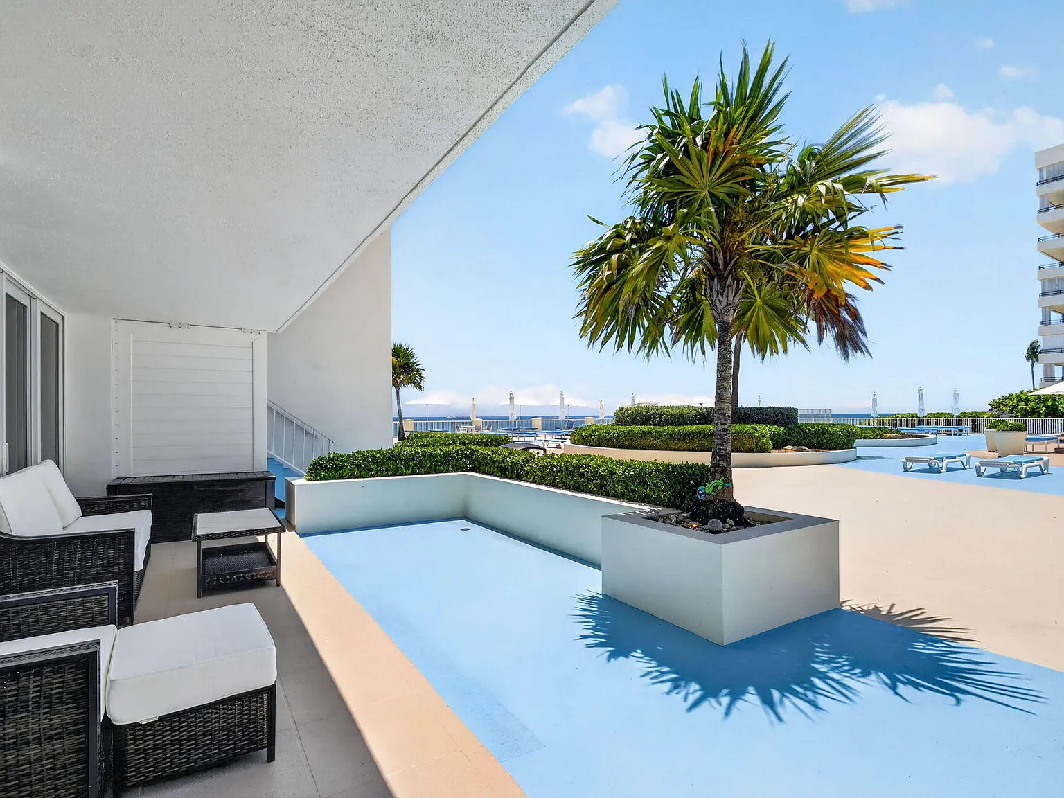 Barclay Condo — Photo 2