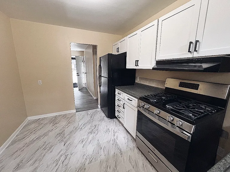 1688 Clyde Pl — Photo 2