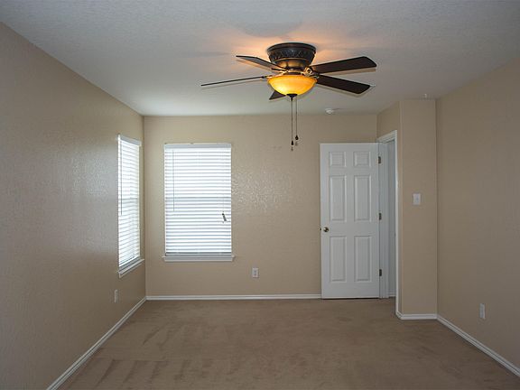 3rd image of 2232 Stoneleigh Dr