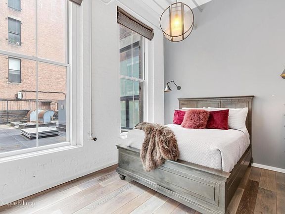 4th image of 9 E 13th St APT 2J