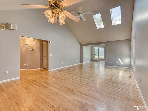 4th image of 1626 Spruce Ct