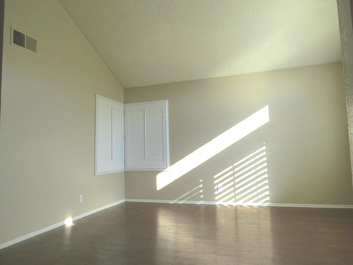 5 bed, 2212 sqft, $3,500 — Photo 3