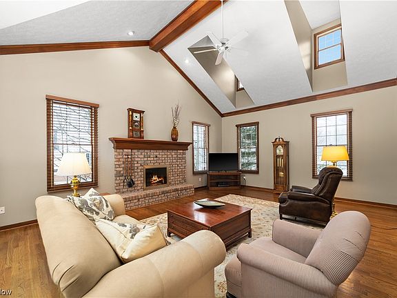 4th image of 8245 Woodberry Blvd