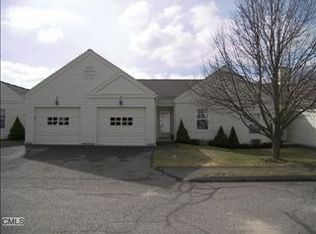 76 Saint George Pl, Sandy Hook, CT 06482