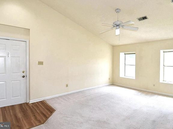 3rd image of 7705 Lafayette Forest Dr APT 33