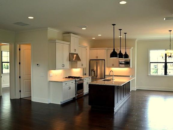 4th image of 101 Bandera Way NE