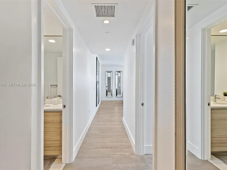 121 NE 34th St #1008 — Photo 11