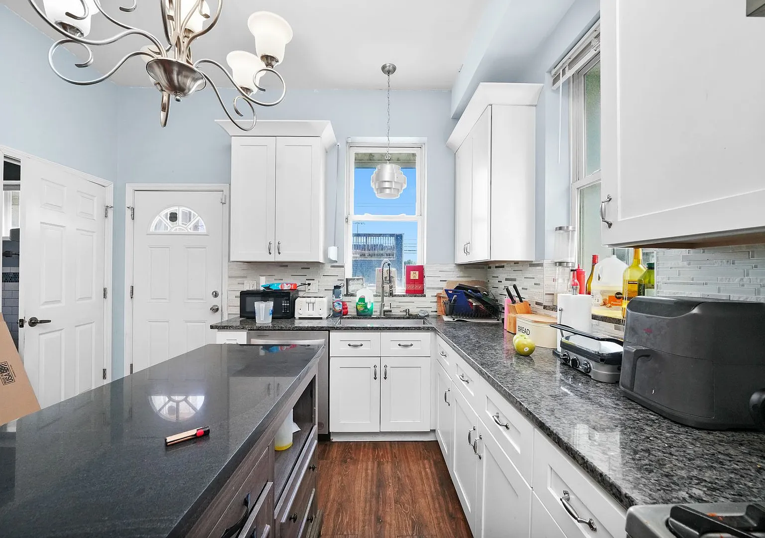 1307 S Ashland Ave. Spacious Home with 4 bedrooms — Photo 2