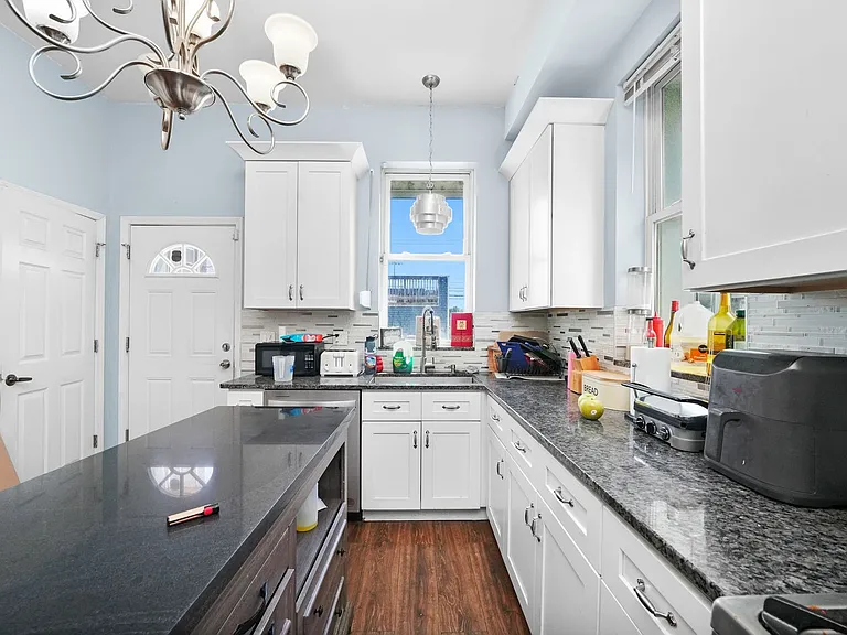 1307 S Ashland Ave — Photo 2