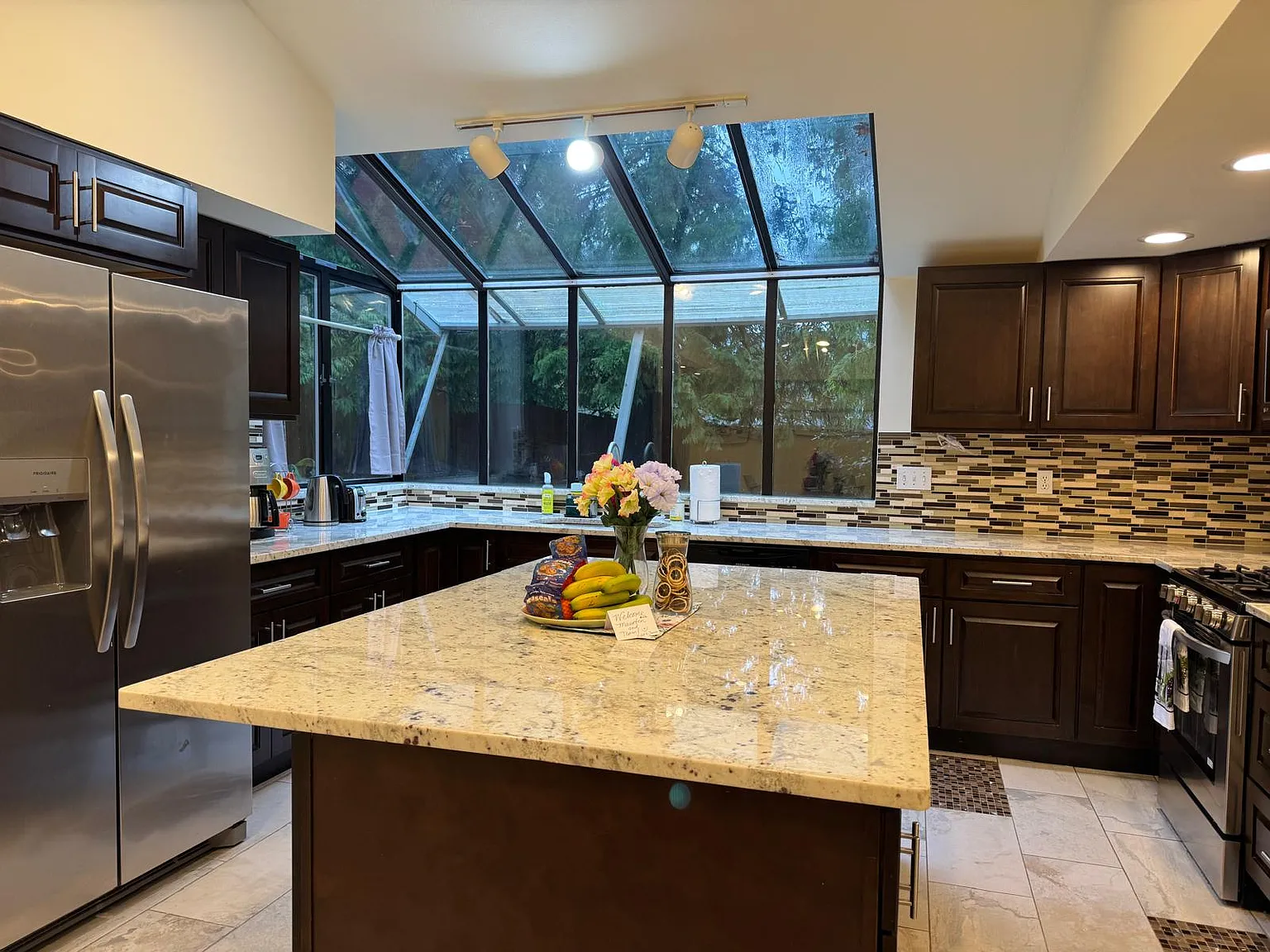 4 bed, 2.5 bath, 2590 sqft, $5,999 — Photo 1