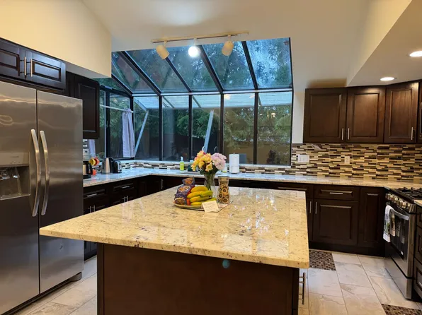 17726 NE 26th St, Redmond, WA 98052