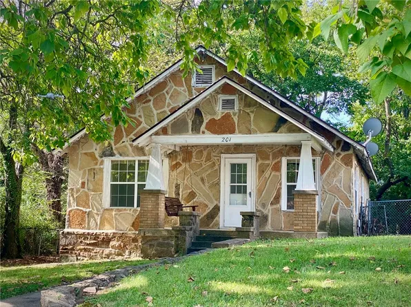 201 E Huntsville Rd, Fayetteville, AR 72701