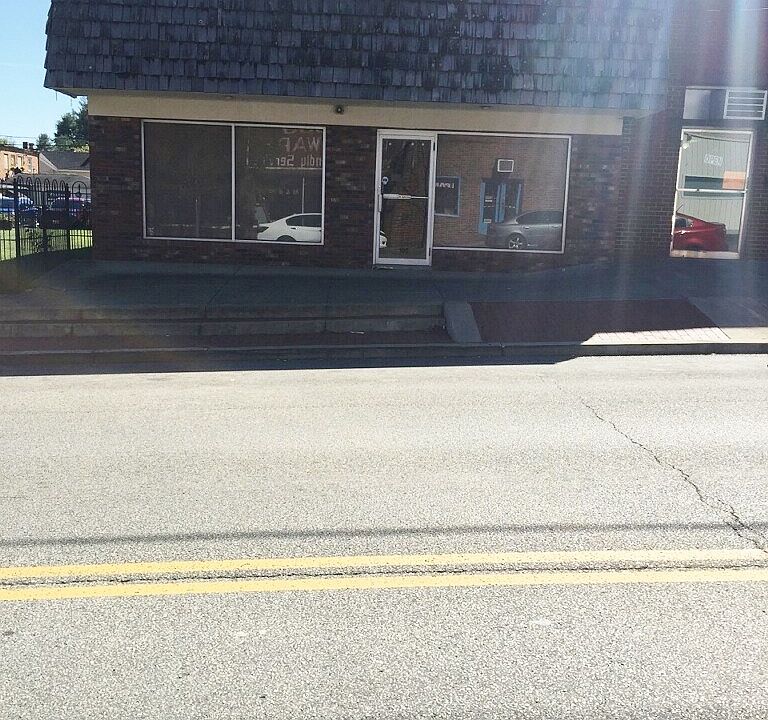 1st image of 109 W Main St