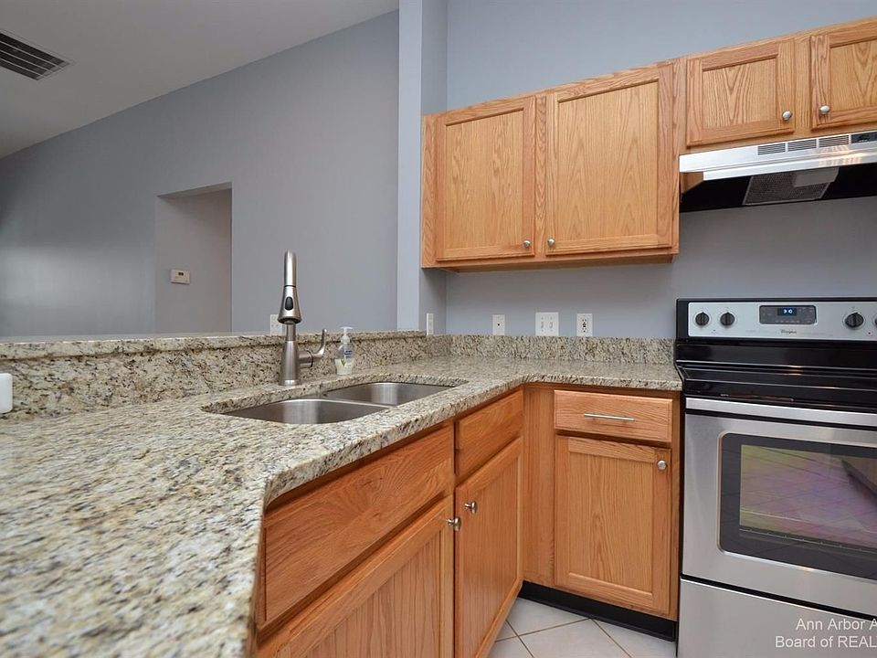 1st image of 2660 S Knightsbridge Cir