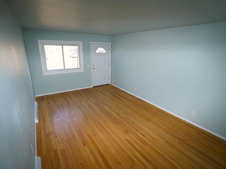 2410 Superior St — Photo 3