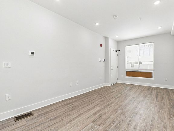 5th image of 950 N 43rd St #1