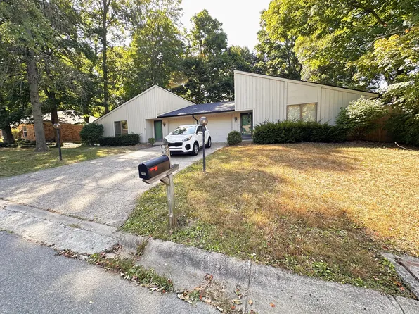 2 bed, 2.0 bath, 1272 sqft, $1,375, 220 S 48th St, Richmond, IN 47374