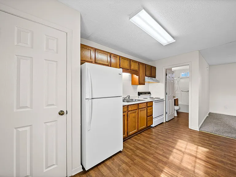 2604 Kenwood Dr — Photo 6