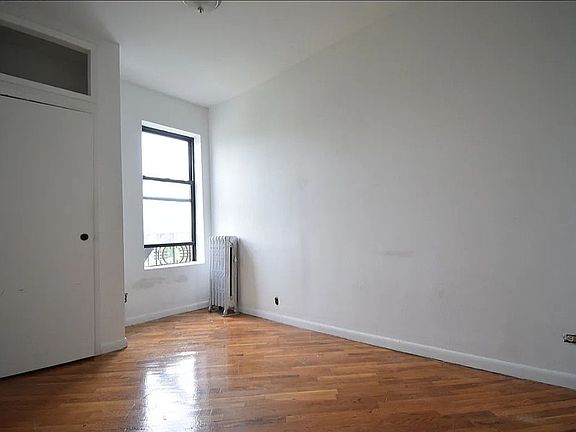 4th image of 26 Gates Ave #2G