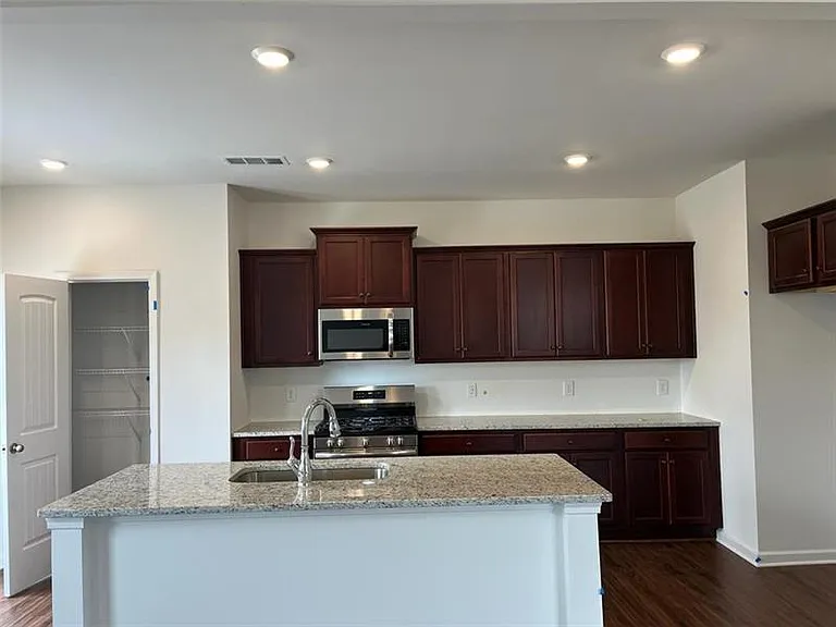 140 Windover Way — Photo 8