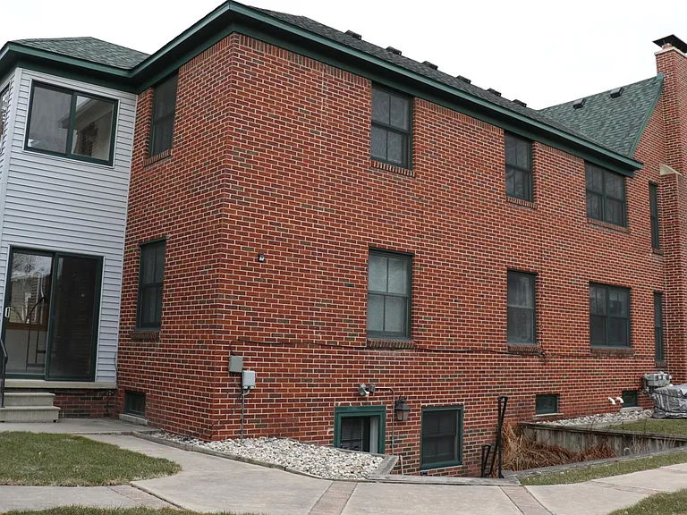 221 Green Ave #2 — Photo 23