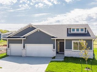 62 SE Pembrooke Ln, Waukee, IA 50263