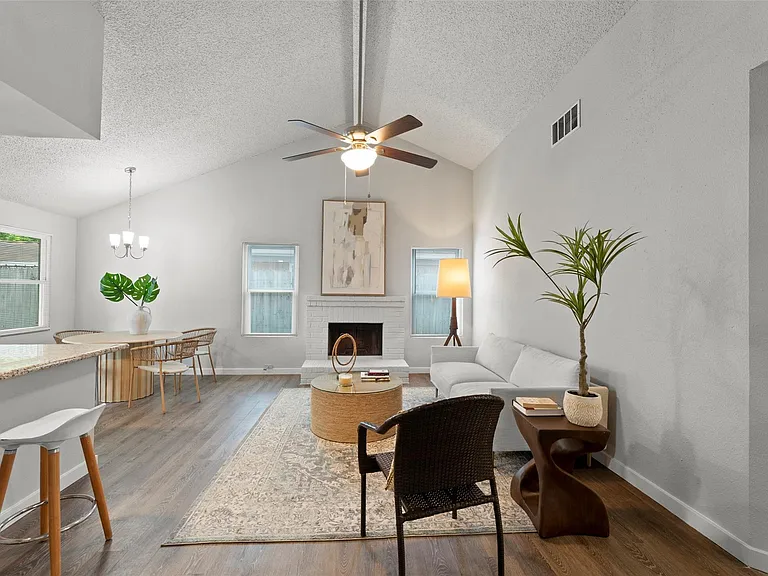 1123 Rock Canyon Dr — Photo 3