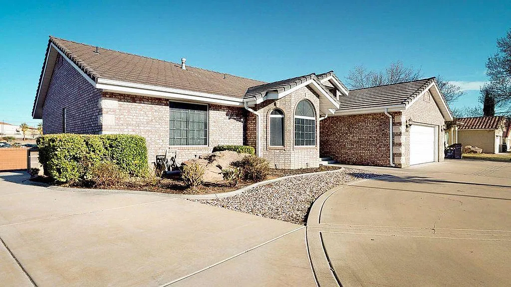2 bed, 1.5 bath, 1600 sqft, $1,750 — Photo 1